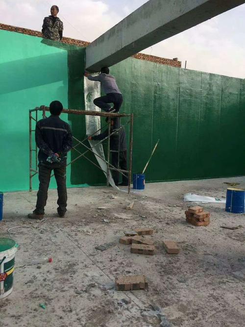 龙凤针对老旧车间地面普遍存在的起砂、裂缝问题